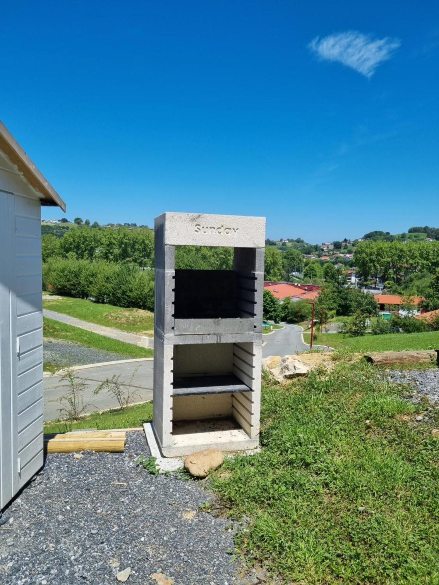 Etxean, De 1 A 6 Personnes Avec Barbecue, Parking Et Piscine * Hasparren